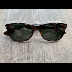 Ray-Ban Wayfarer Havana Frame Green Lens NIB